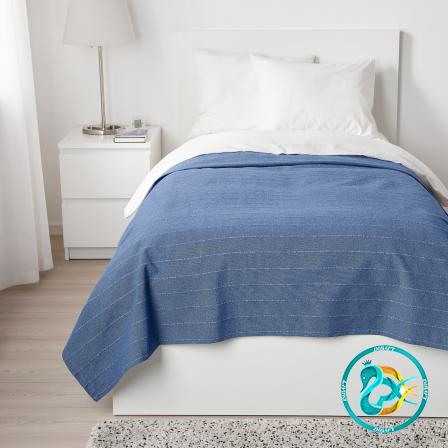 Using Single Bedspread for Small Bed 