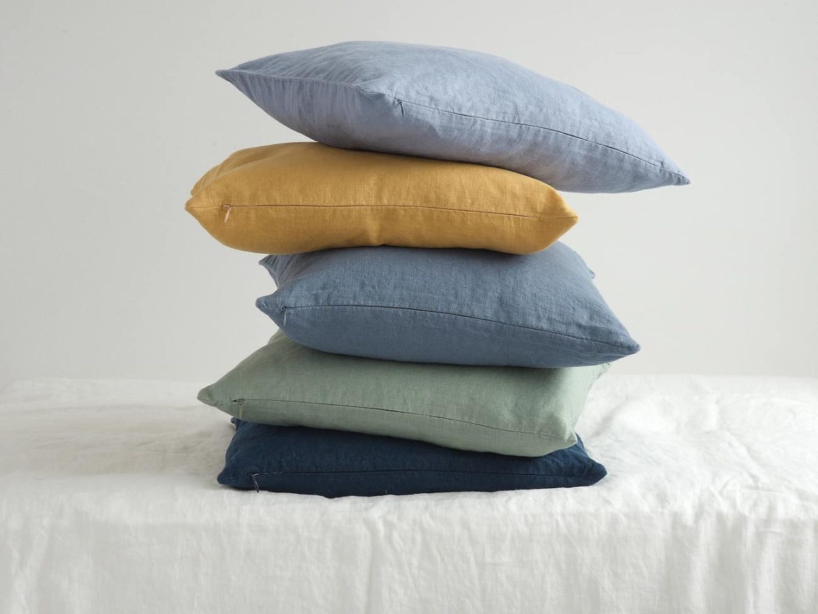 Linen cushion cover. It is very sensitive to prevent the contamination of adolescent, adolescent, and adult sizes